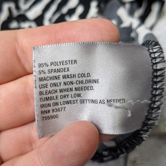 ✨3/$15 Worthington black & white work blouse LP - Picture 4 of 5